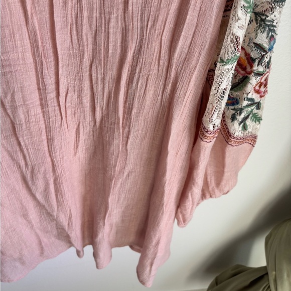 Boho Umgee Blush and Cream Lace Blouse with Embroidered sleeves in size large - Picture 13 of 14
